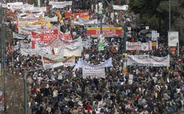 Η ακρίβεια βγάζει τον κόσμο στον δρόμο – Απεργία-συλλαλητήριο κατά της κυβέρνησης