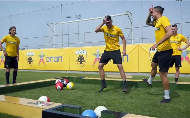 #ZiseToPodosfairo: Οι παίκτες της AEK διδάσκουν μπιλιάρδο με… μπάλες ποδοσφαίρου!