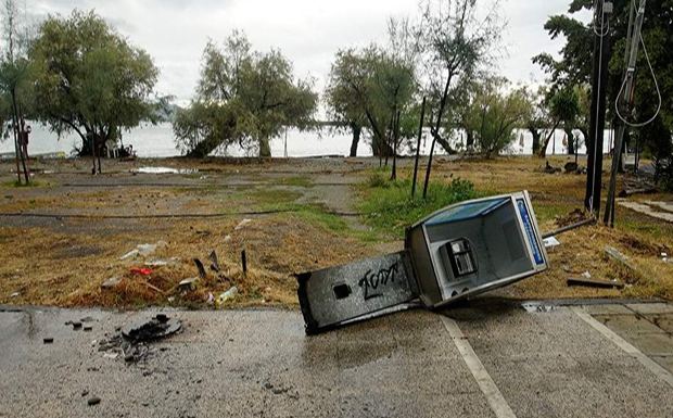 Μεγάλες καταστροφές σε Πελοπόννησο, Εύβοια και Φθιώτιδα από τον κυκλώνα – Τρεις αγνοούμενοι στο Μαντούδι (φωτογραφίες)