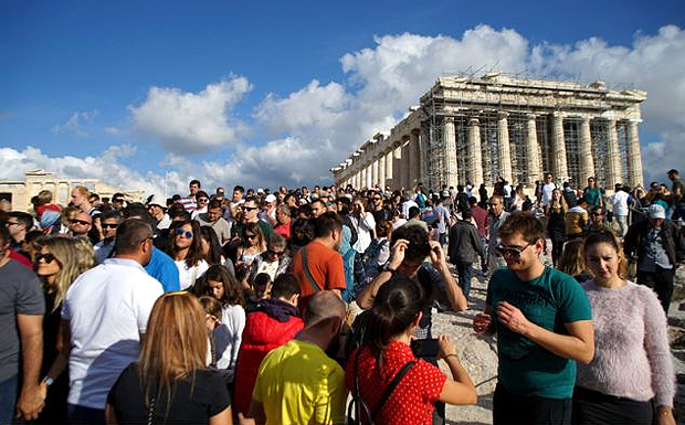 «Βούλιαξε» χθες η Ακρόπολη από τον κόσμο