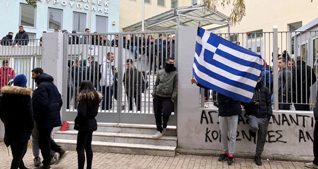 Εμφύλιος στα σχολεία για το Μακεδονικό: Στους δρόμους οι μαθητές της Β. Ελλάδας – Συλλαλητήριο στα Προπύλαια ενάντια στις καταλήψεις
