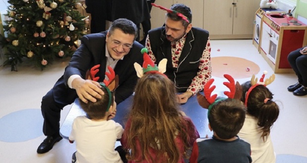 Χριστουγεννιάτικη γιορτή της Περιφέρειας Κεντρικής Μακεδονίας στην Παιδιατρική και Παιδοογκολογική Κλινική του νοσοκομείου ΑΧΕΠΑ