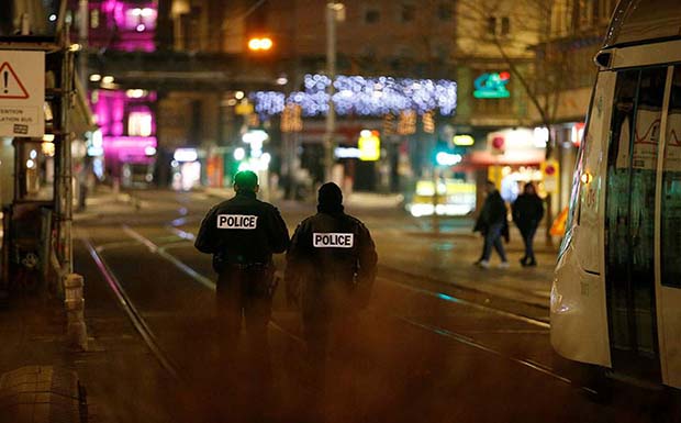 Πυροβολισμοί στο Στρασβούργο με ένα νεκρό και δέκα τραυματίες – «Είμαστε εγκλωβισμένοι», λένε Ελληνες ευρωβουλευτές