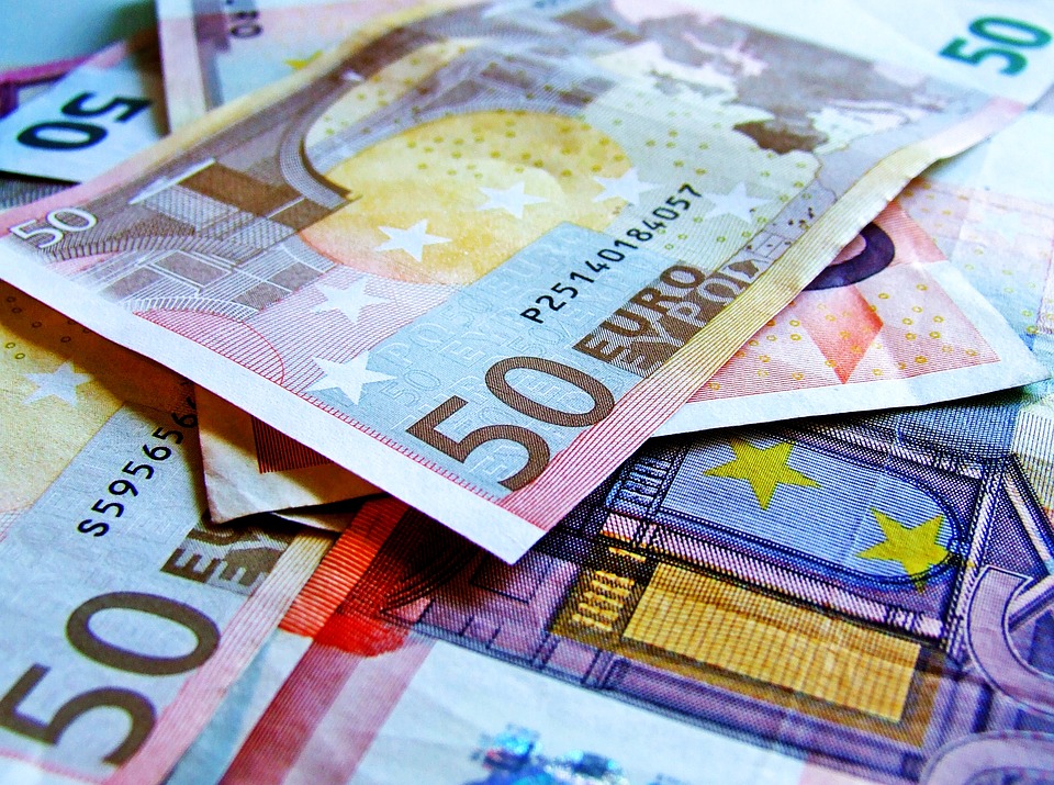 Αποκάλυψη του Ελεγκτικού Συνεδρίου: 24,8 δισ. ευρώ πάνε στα… σκουπίδια!