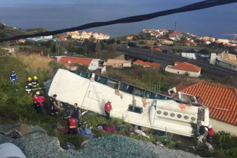Φοβερό δυστύχημα στην Πορτογαλία: Ανετράπη τουριστικό λεωφορείο- 28 νεκροί