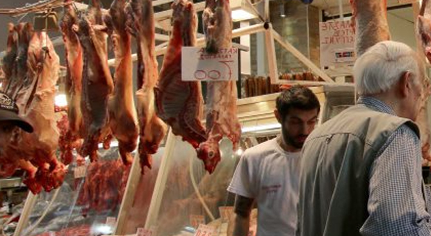 Βορίδης: “Δεν θα φάμε ψαρόσουπα το Πάσχα, αρνάκι θα φάμε” – Βαριά πρόστιμα στις… ελληνοποιήσεις
