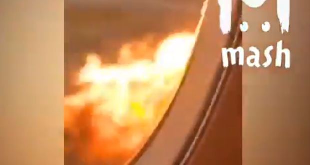 Μόσχα: Επιβάτης κατέγραψε βίντεο μέσα από το φλεγόμενο αεροπλάνο
