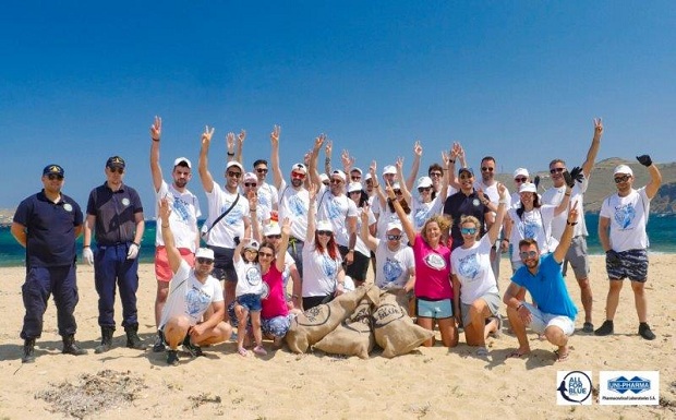 SAVE THE SEA: Η Green Team του ΟΦΕΤ καθάρισε θάλασσες και ακτές της Μυκόνου