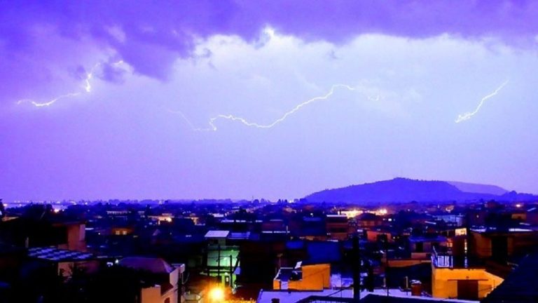 Χαλάζι και 10.000 κεραυνοί -Ζημιές σε καλλιέργειες (βίντεο)