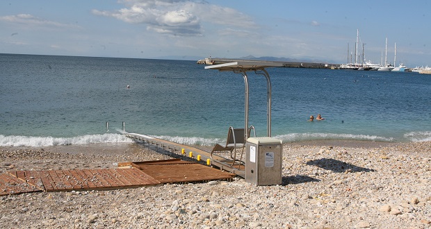 Σύστημα πρόσβασης «SEATRAC» στην παραλία Βοτσαλάκια για τα άτομα με αναπηρία από τον Δήμο Πειραιά