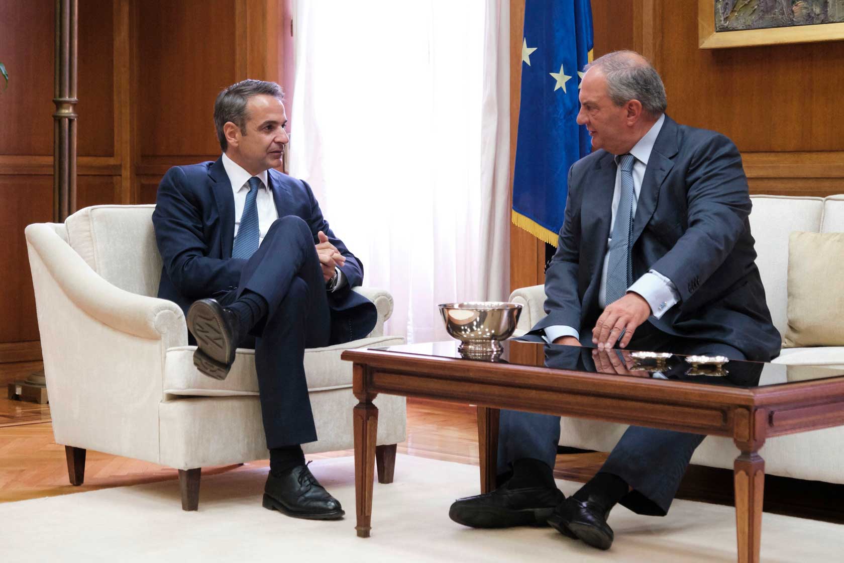 Συνάντηση του Πρωθυπουργού με τον πρώην πρωθυπουργό και πρώην πρόεδρο της ΝΔ κ. Κώστα Καραμανλή