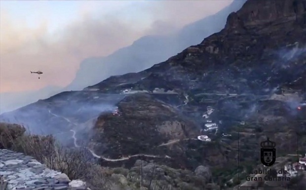 Ισπανία: Μάχη με τις φλόγες στις Κανάριες Νήσους