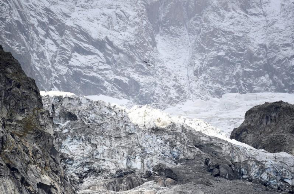 Καταρρέει o παγετώνας του Mont Blanc στις Άλπεις – Εκκενώνονται ιταλικά χωριά