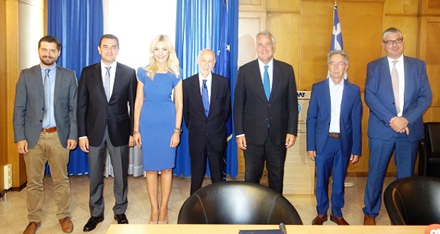 Υπογραφή συμφωνίας μεταξύ ΥπΑΑΤ -και ΕΤαΕ – Φθηνότερο χρήμα για τους έλληνες παραγωγούς