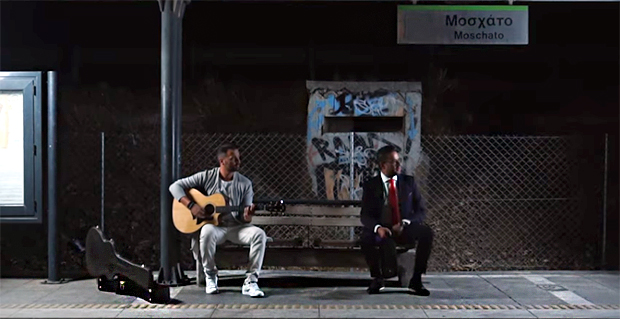 Ηλίας Βρεττός: «Ώρα Μοναξιάς» – Music Video