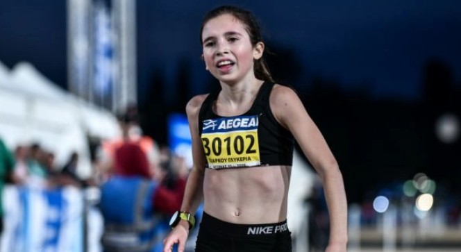 Μαραθώνιος : Η 14χρονη Μοσχατιώτισσα Γλυκερία Σκάρκου τερμάτισε τρίτη και αποθεώθηκε