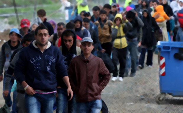 Διαβάστε στο «ΠΑΡΟΝ»: ΒΟΥΛΙΑΖΕΙ την κυβέρνηση το Προσφυγικό