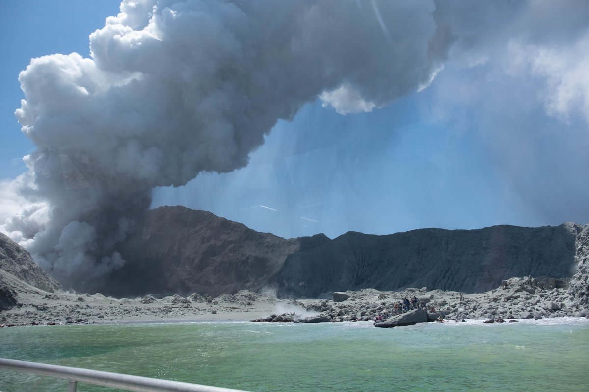 Νέα Ζηλανδία: Φονική έκρηξη ηφαιστείου Ουακατάνε – Πέντε οι νεκροί