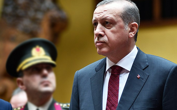Ο Τουρκικός Στρατιωτικός κίνδυνος με την Τουρκία σε πολιτική και οικονομική κρίση