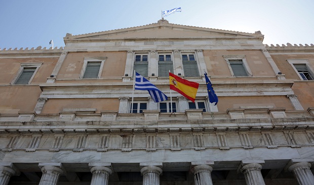 Ανάρτηση της Ισπανικής σημαίας στη Βουλή των Ελλήνων ως έκφραση αλληλεγγύης προς τον λαό της Ισπανίας