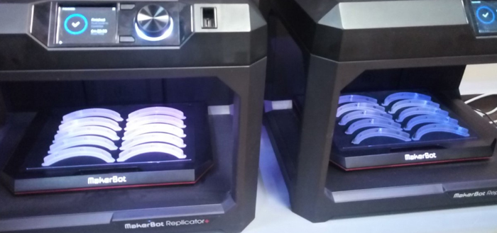 3D προστατευτικές ασπίδες προσώπου στο Εργαστήριο 3D απεικόνισης και εκτύπωσης του Metropolitan Hospital