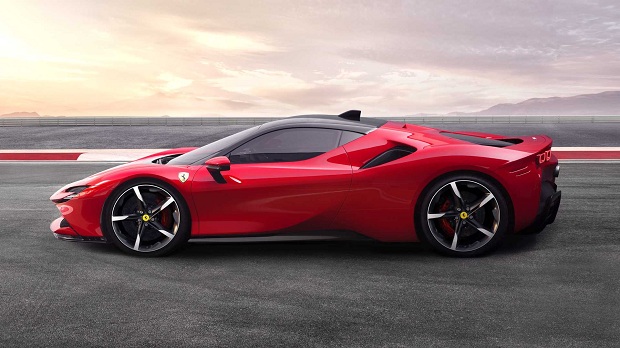 Ιταλία: Οι παραγγελίες για τις πολυτελείς Ferrari ανέρχονται στο υψηλότερο επίπεδό τους, παρά την παγκόσμια οικονομική κρίση του κορονοϊού