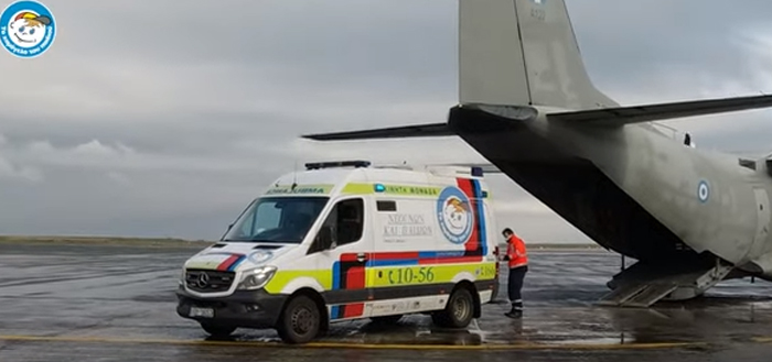 Με απόλυτη ασφάλεια η κατεπείγουσα αεροδιακομιδή του 20χρονου Ηλία από τη Θεσσαλονίκη στο Ανόβερο της Γερμανίας (video)