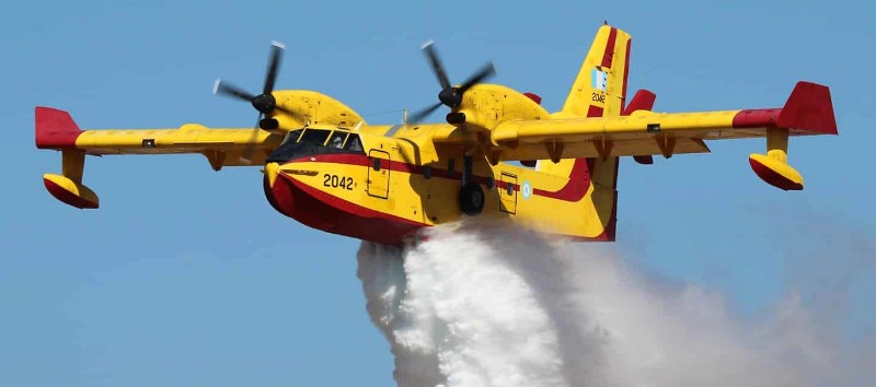 Αλβανία: μεγάλη πυρκαγιά στο νησί Σασών – Στέλνει Canadair η Ελλάδα