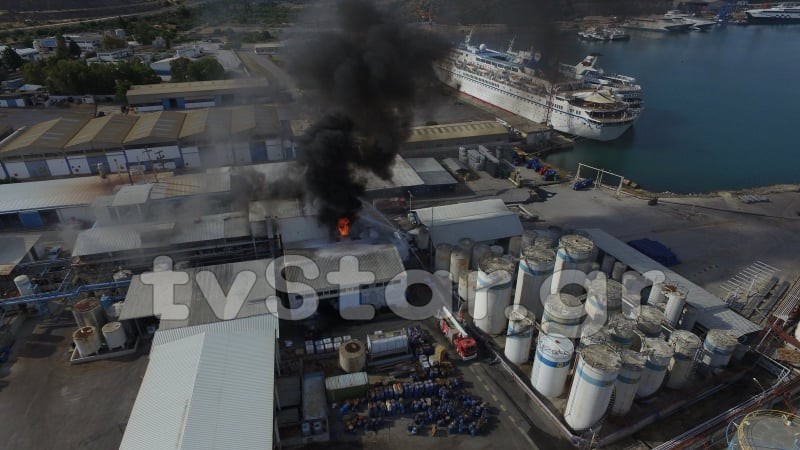 Καίγεται εργοστάσιο στη Χαλκίδα – Ισχυρή δύναμη της Πυροσβεστικής