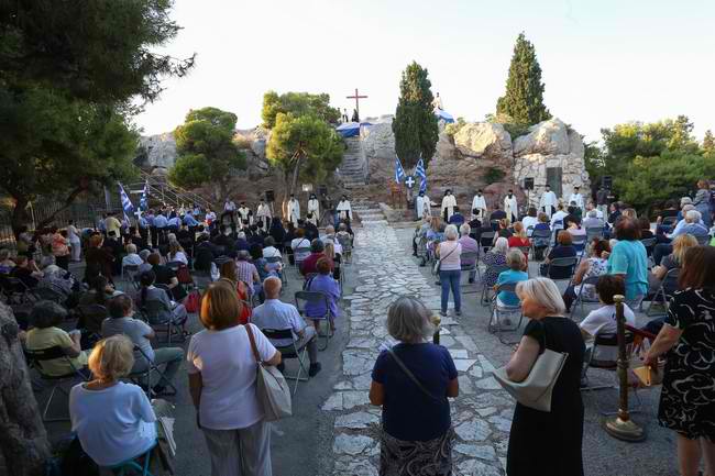 Μέγας Πανηγυρικός Εσπερινός στον ιερό Βράχο του Αρείου Πάγου – Η Εκκλησία της Ελλάδος τίμησε τον ιδρυτή της