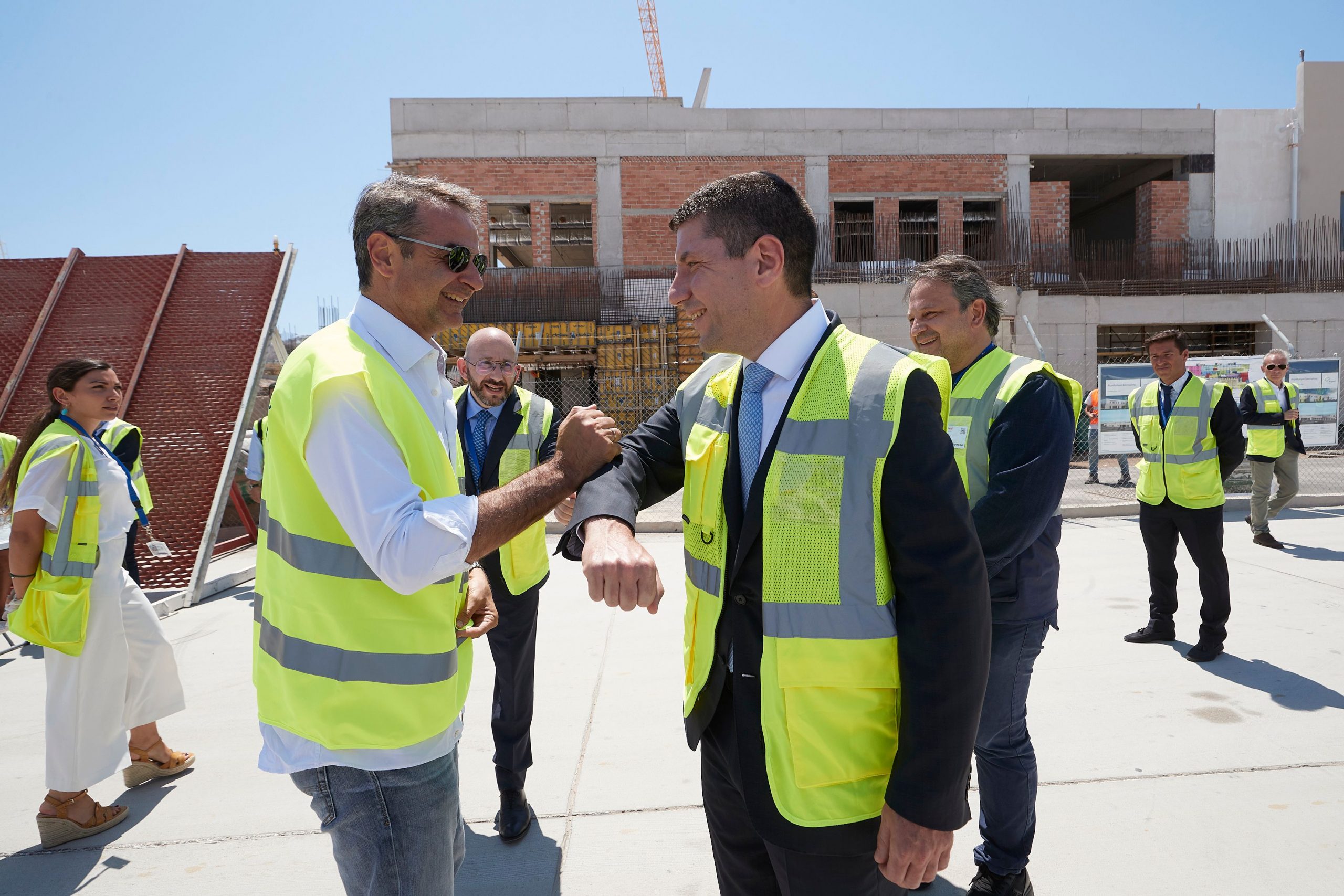 Ο Κυρ. Μητσοτάκης στον αερολιμένα Σαντορίνης