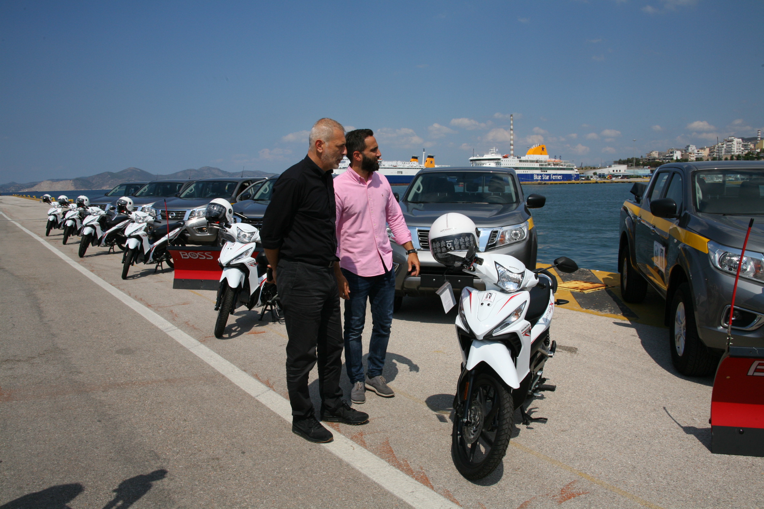 Νέα οχήματα πολλαπλών χρήσεων και δίκυκλα στον Δήμο Πειραιά