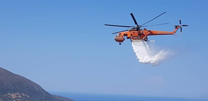 Μεγάλη πυρκαγιά στα Καρδακάτα Θηνιάς -Επί τόπου δυνάμεις της Πυροσβεστικής