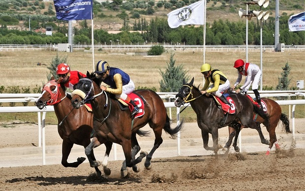 Markopoulo Park: Δέκα καθαρόαιμοι ίπποι διεκδικούν το Κύπελλο Ηνιόχου