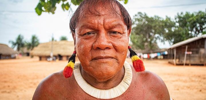 Θύμα της πανδημίας ο εμβληματικότερος  αρχηγός φυλής ιθαγενών στη Βραζιλία