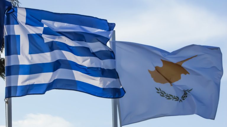 Διαβάστε στο «ΠΑΡΟΝ» την Κυριακή: Εγκαταλείπει την Κύπρο η κυβέρνηση