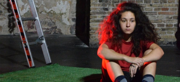Θέατρο ΦΟΥΡΝΟΣ: «Ένα κορίτσι με ίσκιο αγοριού» από τη μικτή θεατρική ομάδα ARTimeleia