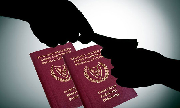 Η Κύπρος καταργεί τα «χρυσά διαβατήρια»