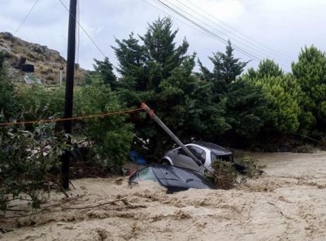 Βομβαρδισμένο τοπίο η Κρήτη από την κακοκαιρία