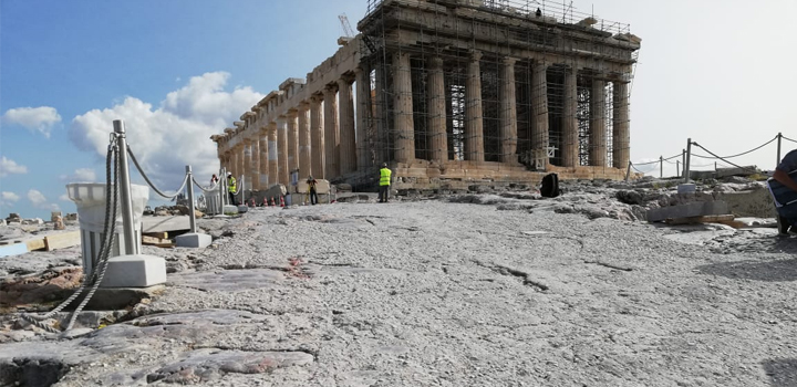 Αντιδράσεις προκαλούν οι νέοι διάδρομοι στην Ακρόπολη – Tι απαντά το υπουργείο Πολιτισμού