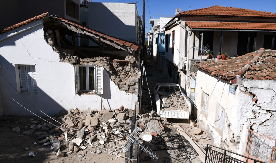 Αλ. Λυμπέρης στο “Π”: Το νησί μας πρέπει να επουλώσει γρήγορα τις πληγές του από τον σεισμό