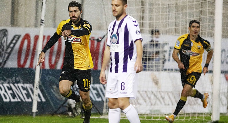 Super League: Καρδιοχτύπησε, αλλά νίκησε η ΑΕΚ, 4-3 τον Απόλλωνα στη Ριζούπολη