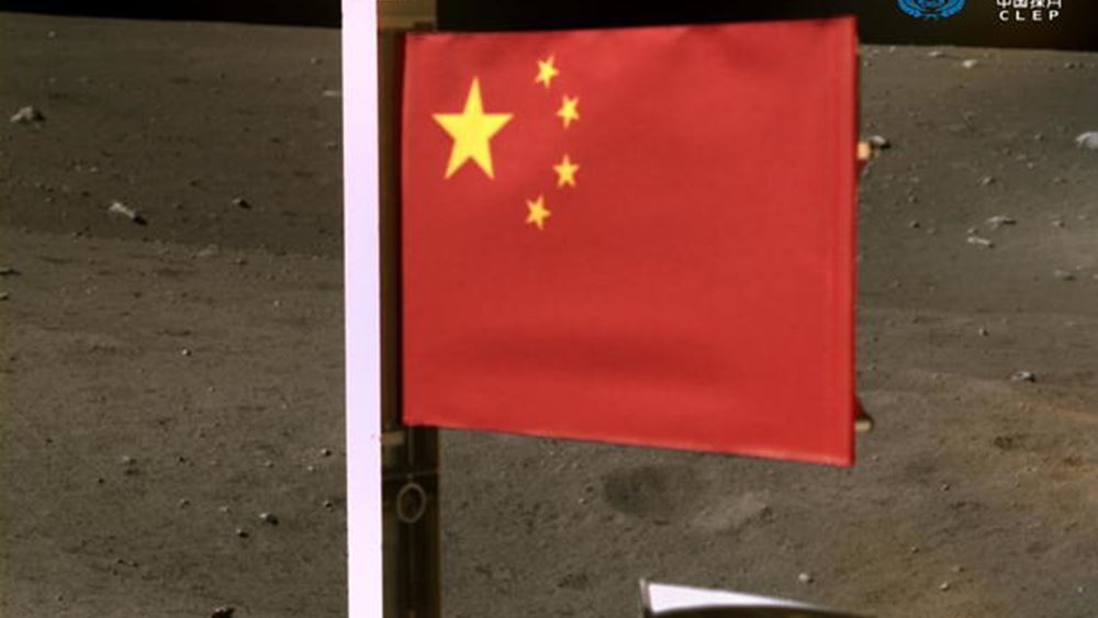 Η κινέζικη σημαία “ανεμίζει” πλέον στη Σελήνη