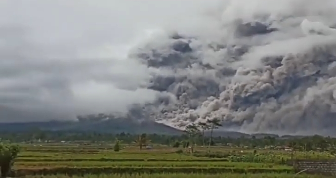 Ινδονησία: 130 ενεργά ηφαίστεια