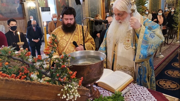 Εντός των Ναών ο Μέγας Αγιασμός των υδάτων