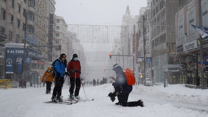 Ισπανία: Τρεις νεκροί από τη χιονοθύελλα, σε “κόκκινο συναγερμό” πέντε περιφέρειες της χώρας
