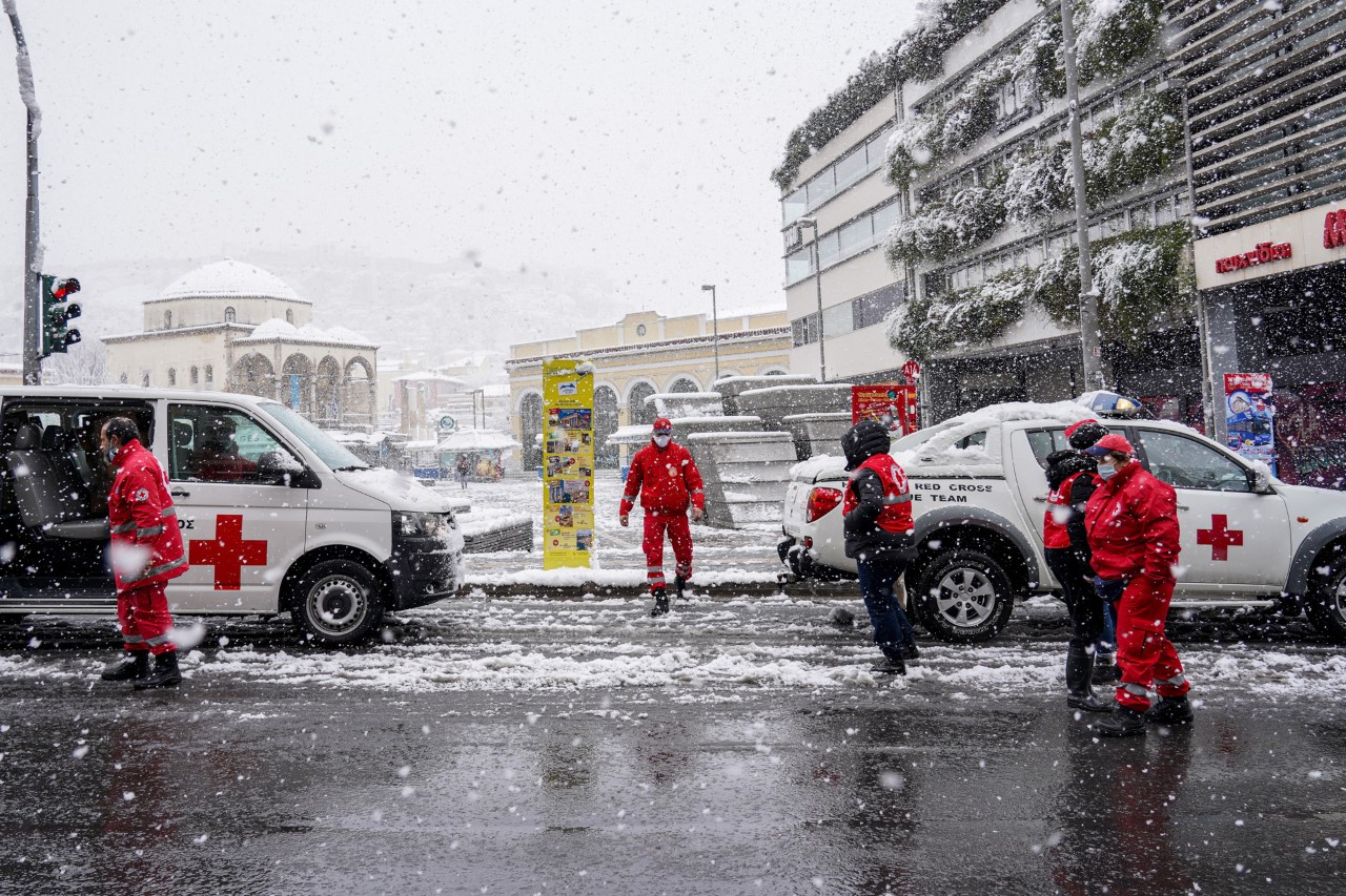 Ο Ελληνικός Ερυθρός Σταυρός δίπλα στους αστέγους εν μέσω ακραίων καιρικών φαινομένων – streetwork