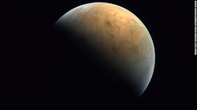Η αποστολή Hope Probe Mars των ΗΑΕ στέλνει την πρώτη εικόνα του κόκκινου πλανήτη
