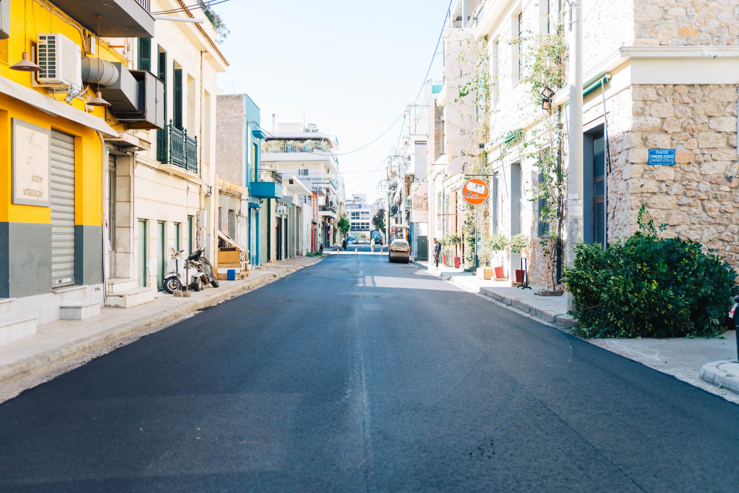 Ασφαλτοστρώθηκαν οι πρώτοι 78 δρόμοι στις γειτονιές της Αθήνας σε τρεις εβδομάδες (φωτο)