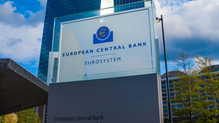 Bloomberg: H EKT επεκτείνει κατά εννέα μήνες μέτρο για την ελάφρυνση των τραπεζών